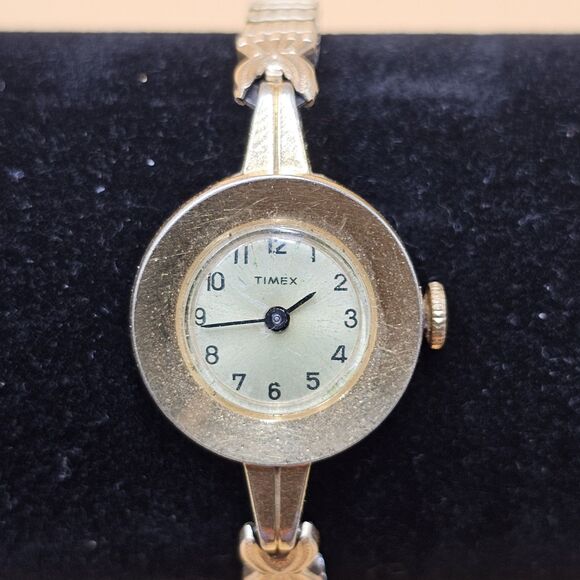 VINTAGE Timex 35D Manual Wind Women\'s Watch On Speidel 10k RGP Band Runs Great main image 4